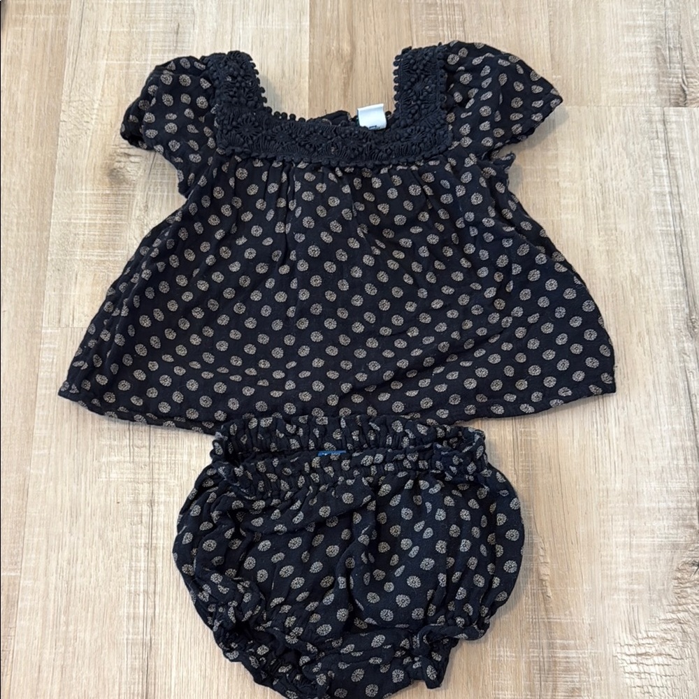 Old Navy Black and Gold Diaper Covers